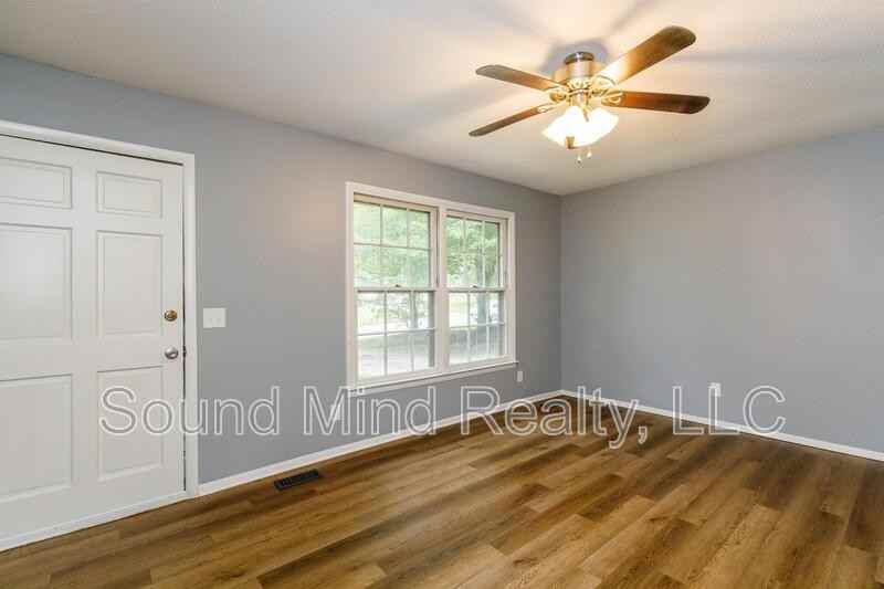 1009 Springview Trl - Photo 5 of 36