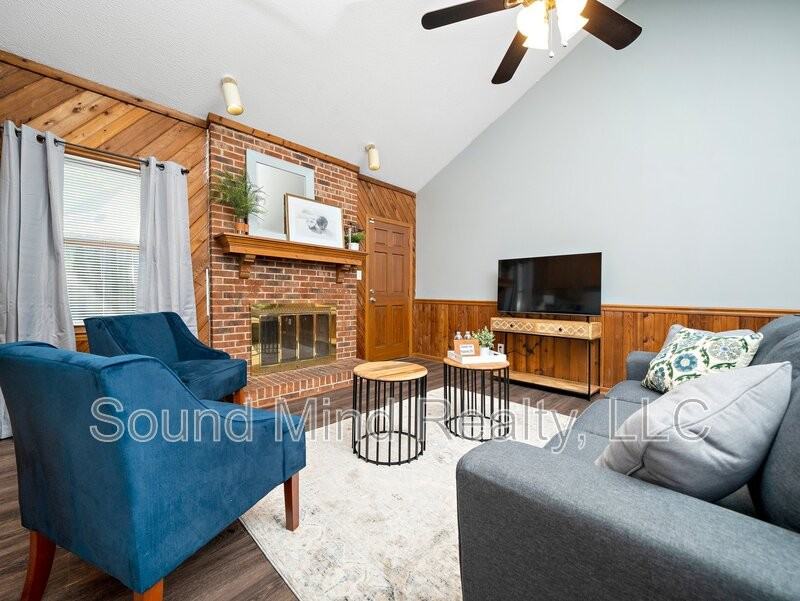 3600 Ladywood Ct - Photo 2 of 10