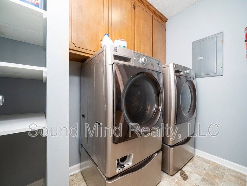 3600 Ladywood Ct - Photo 6 of 10