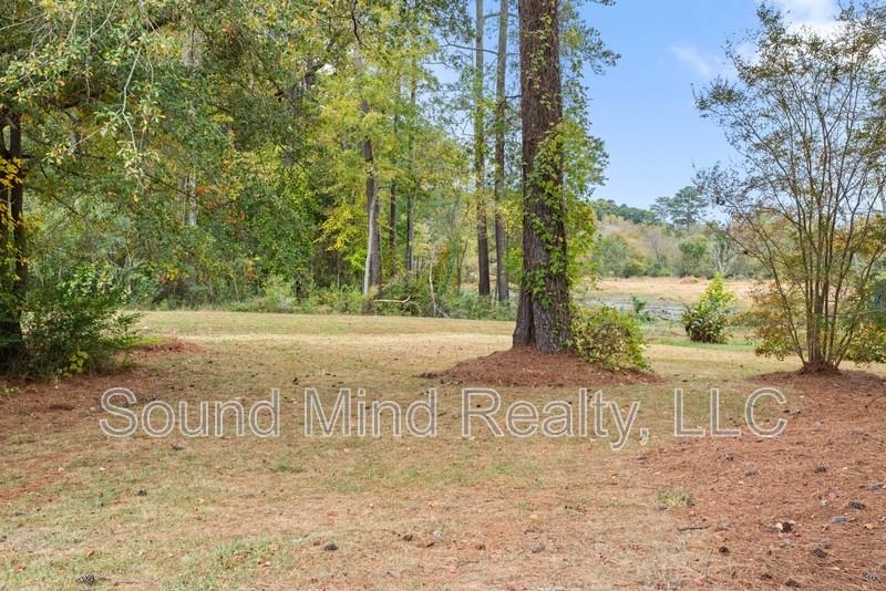 1232 Beverly Dr - Photo 2 of 15