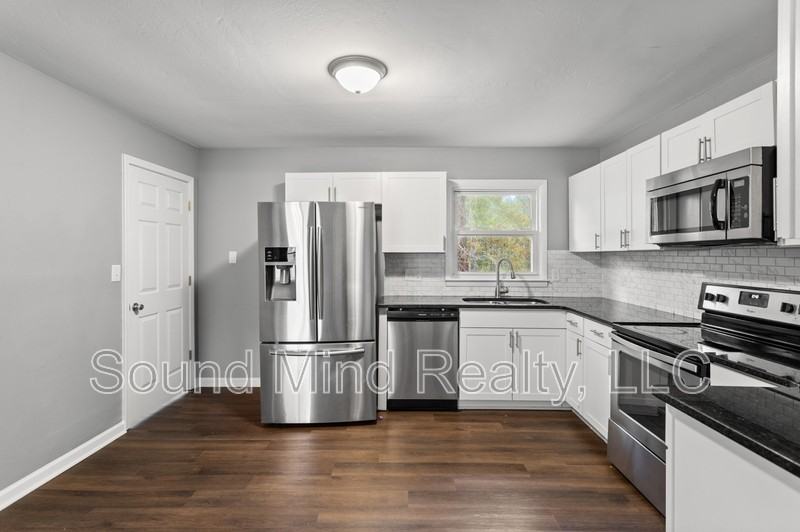 1232 Beverly Dr - Photo 3 of 15