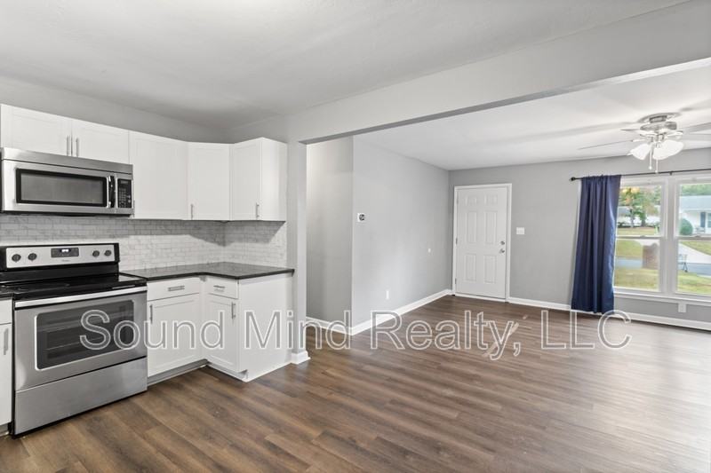 1232 Beverly Dr - Photo 5 of 15