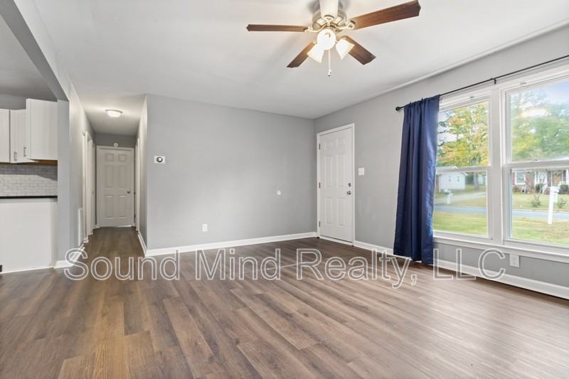 1232 Beverly Dr - Photo 7 of 15