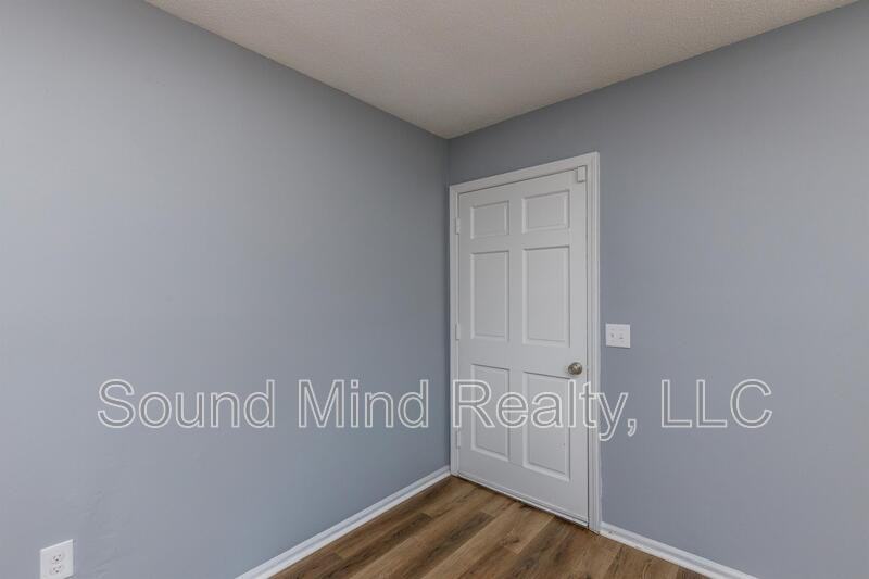 2624 Sanderford Rd - Photo 3 of 28