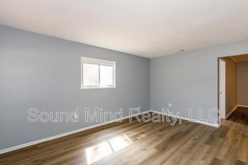 2624 Sanderford Rd - Photo 4 of 28