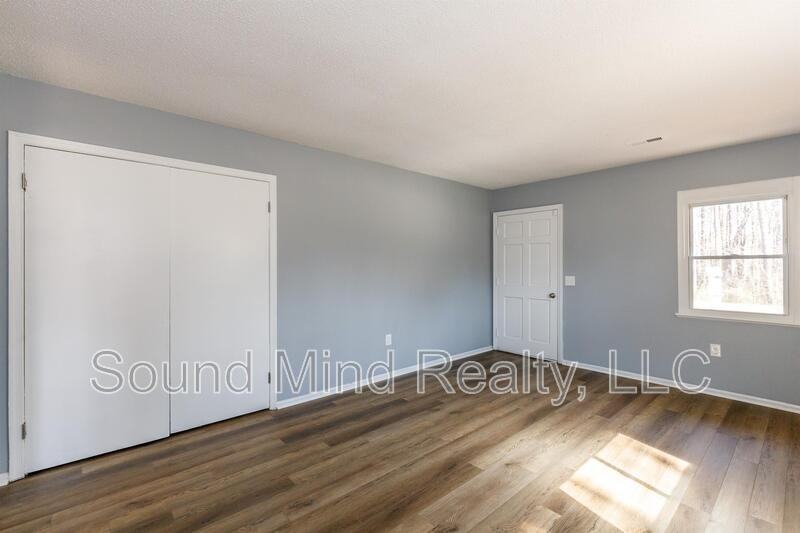 2624 Sanderford Rd - Photo 6 of 28