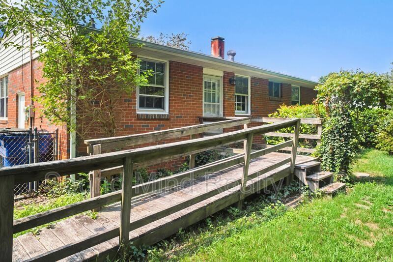 819 Hadley Rd - Photo 3 of 16