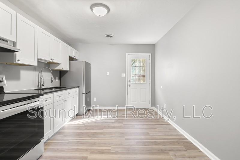 1401 Sportsman Trl - Photo 2 of 26