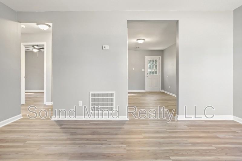 1401 Sportsman Trl - Photo 4 of 26