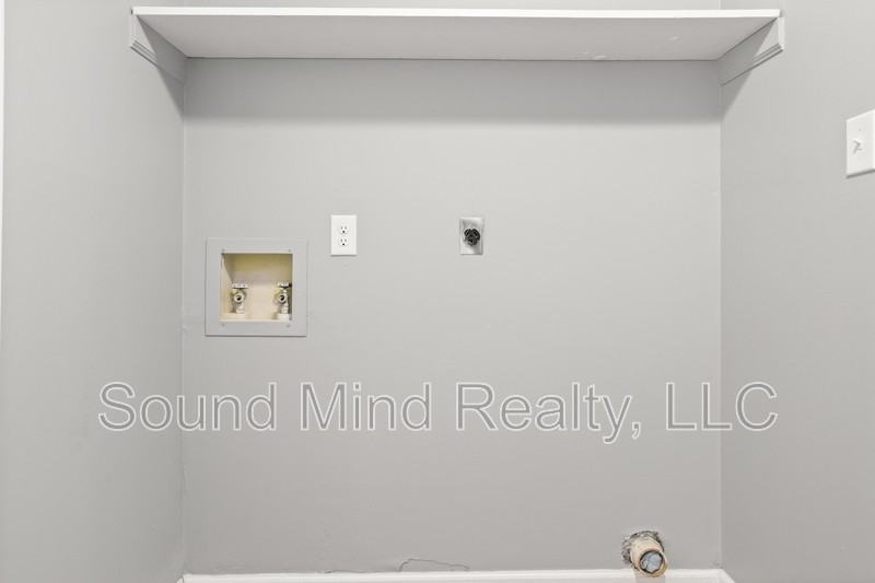 1401 Sportsman Trl - Photo 7 of 26