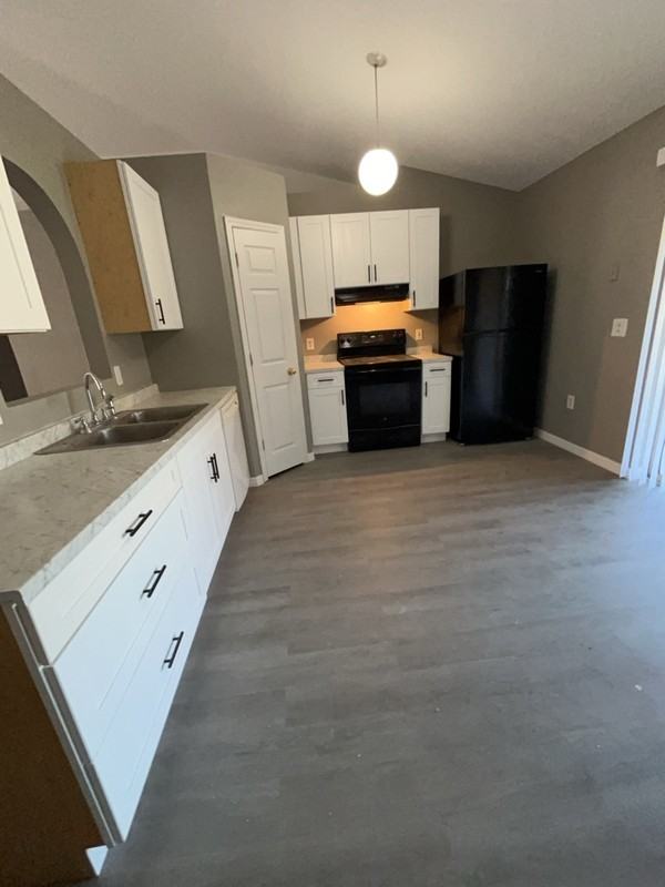 240 Dalton Dr - Photo 2 of 15