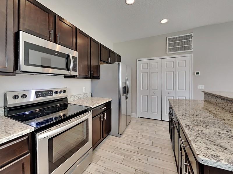 1333 Salisbury Dr - Photo 3 of 20