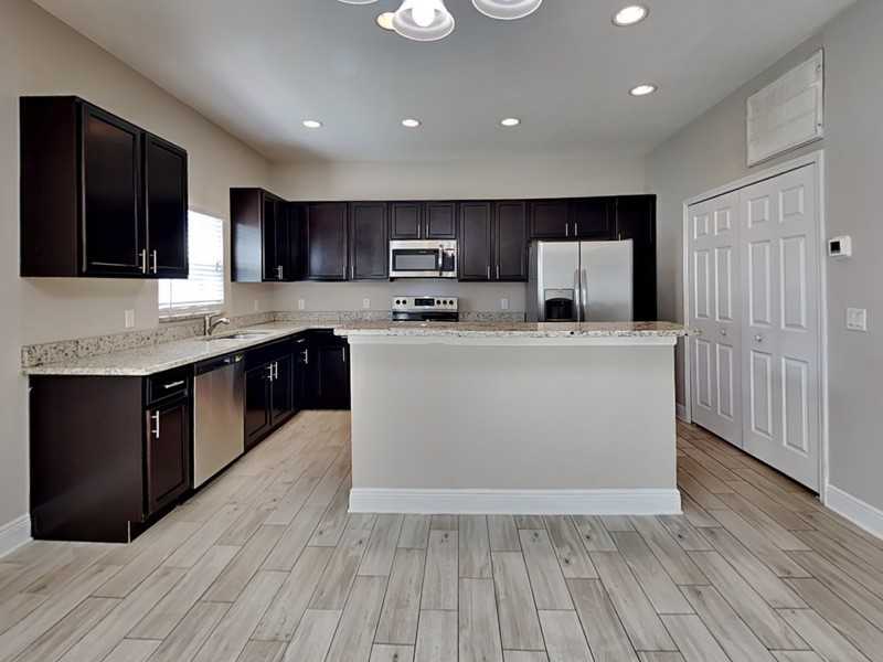 1333 Salisbury Dr - Photo 4 of 20