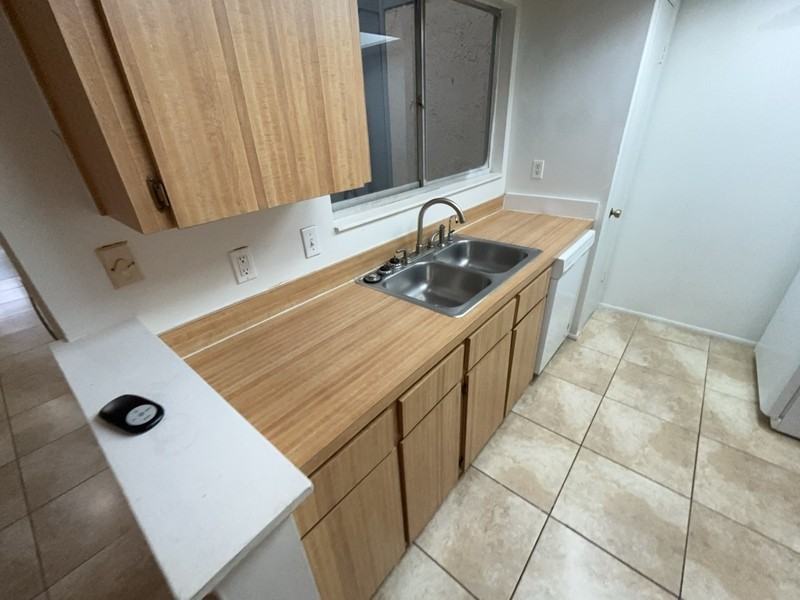 2468 Atrium Cir - Photo 2 of 16