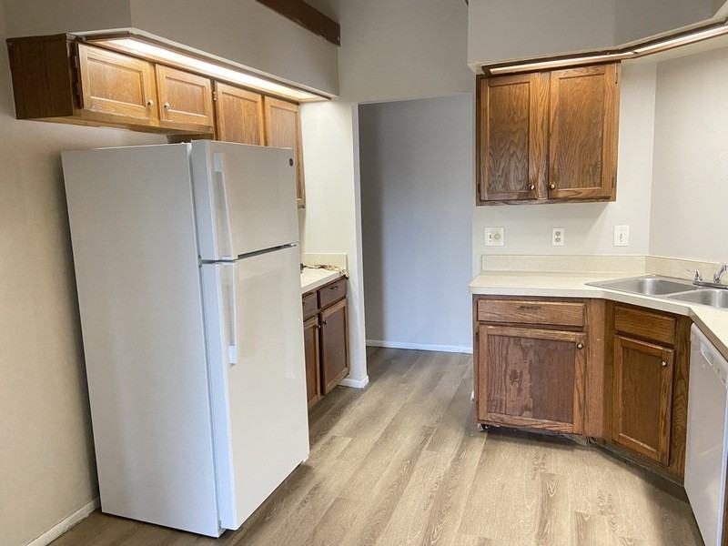 1090 Condor Pl - Photo 3 of 22