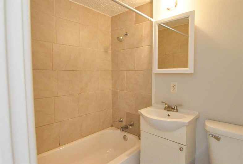 801 N 48th St #6 - Photo 6 of 9