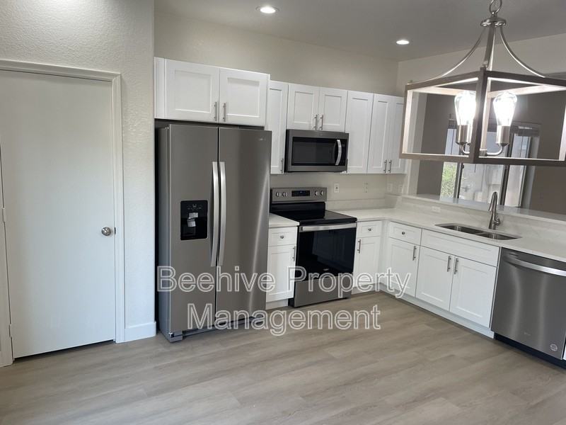 220 N 110th St - Photo 6 of 26