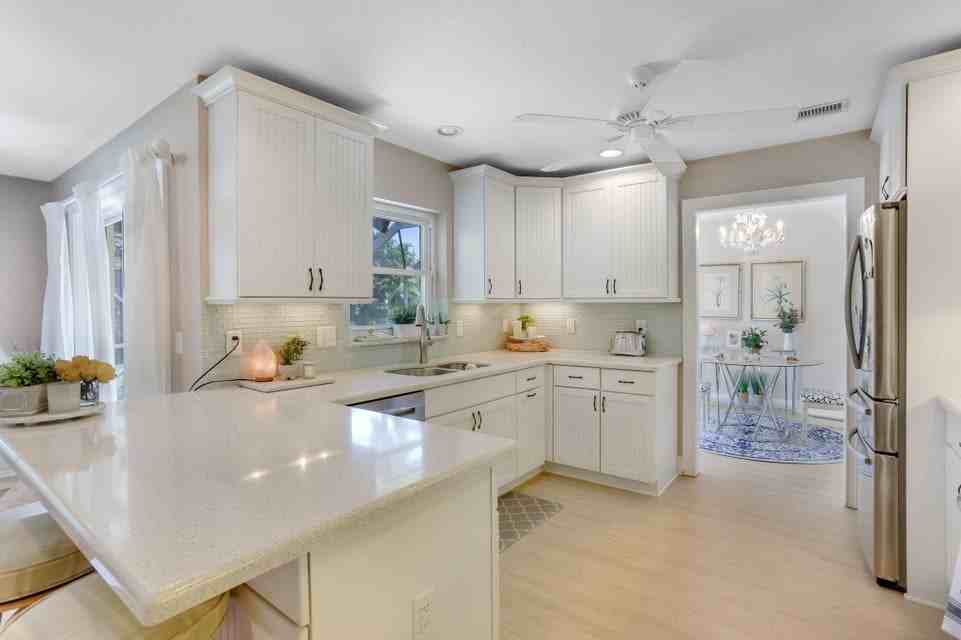 4143 Catalpha Avenue - Photo 4 of 8