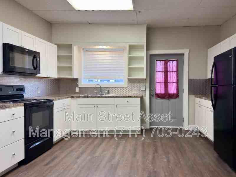 100 S Front St #5 - Photo 3 of 23