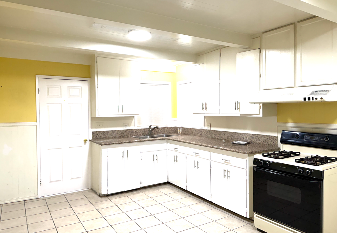 13815 Foster Ave - Photo 2 of 7