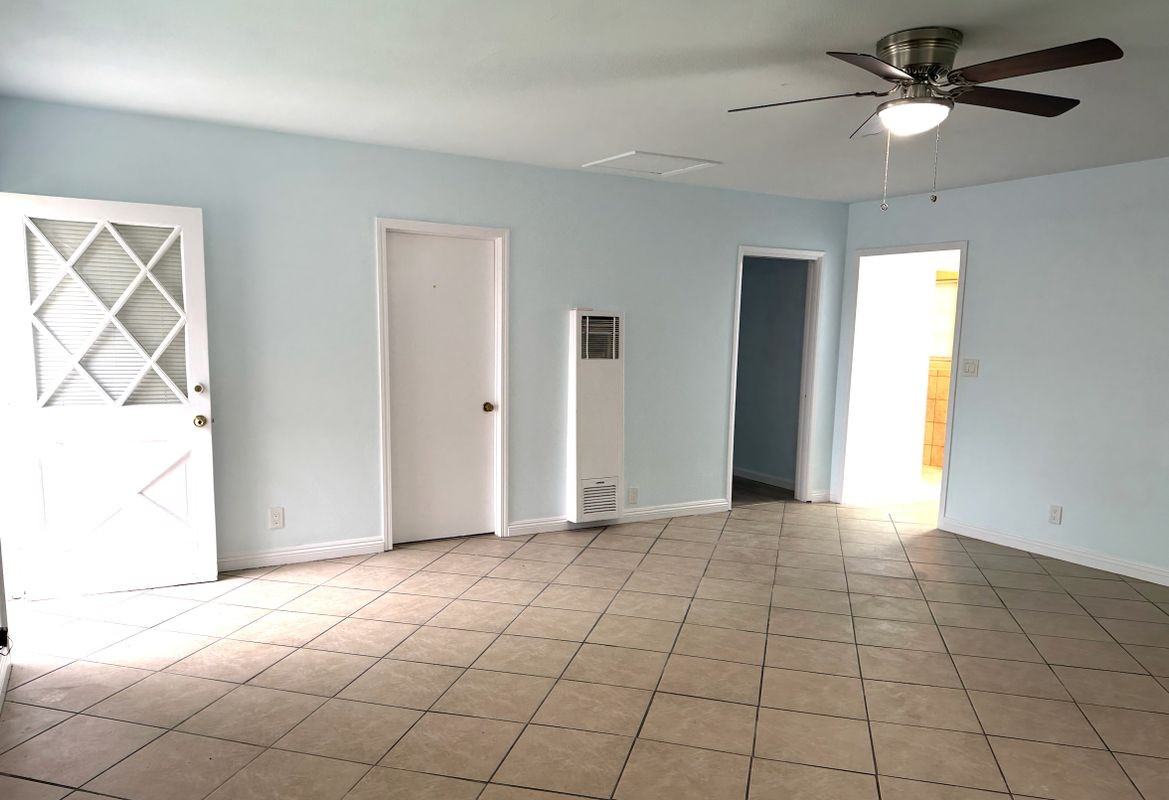 13815 Foster Ave - Photo 3 of 7