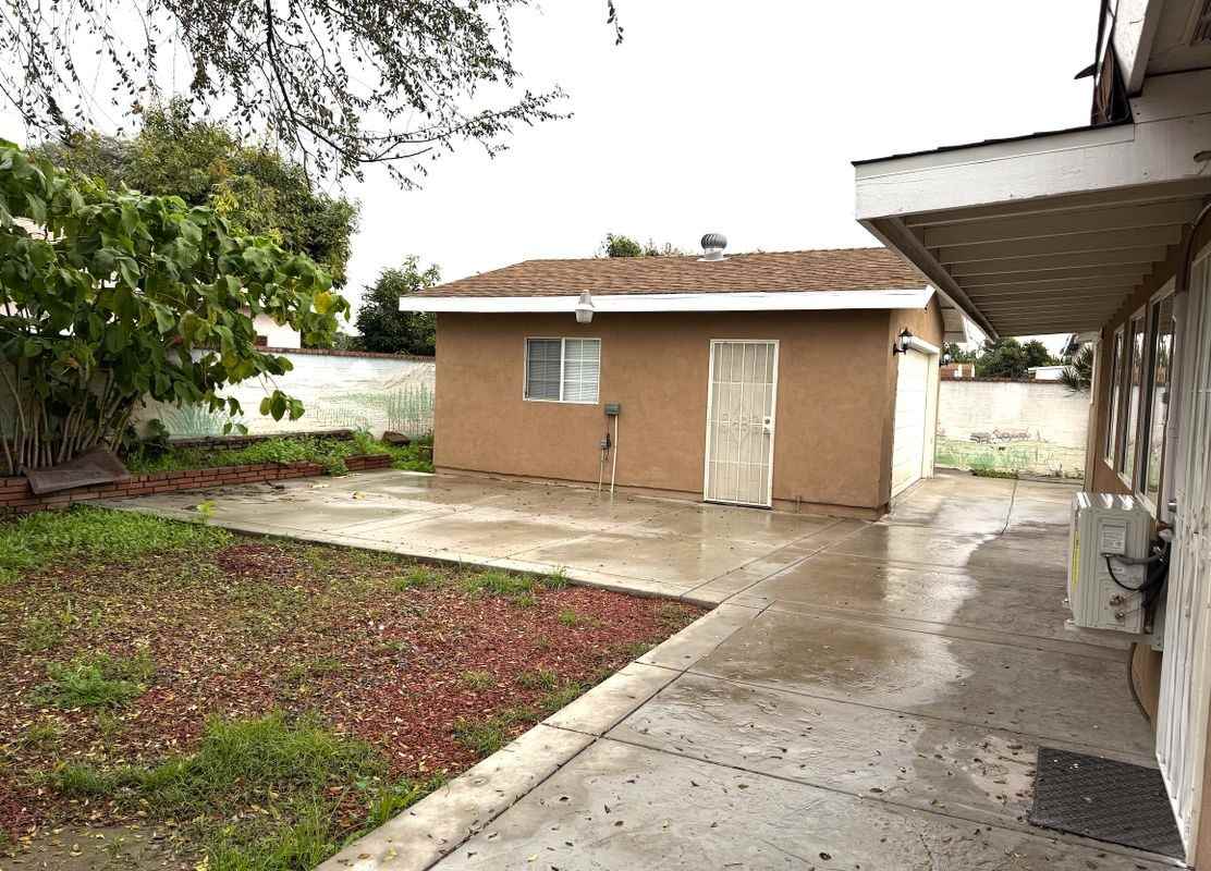 13815 Foster Ave - Photo 6 of 7