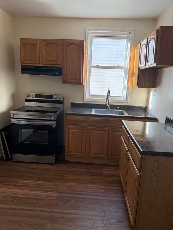 680 E 223rd St - Photo 4 of 8