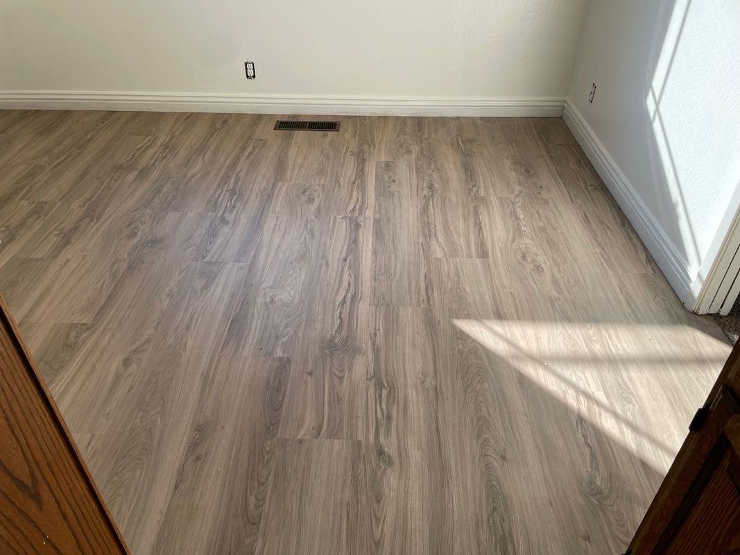 27933 Edgecliff Way - Photo 3 of 7