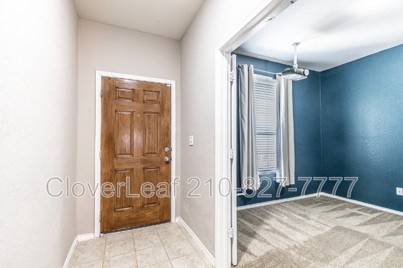 9528 Madison Crk - Photo 5 of 34