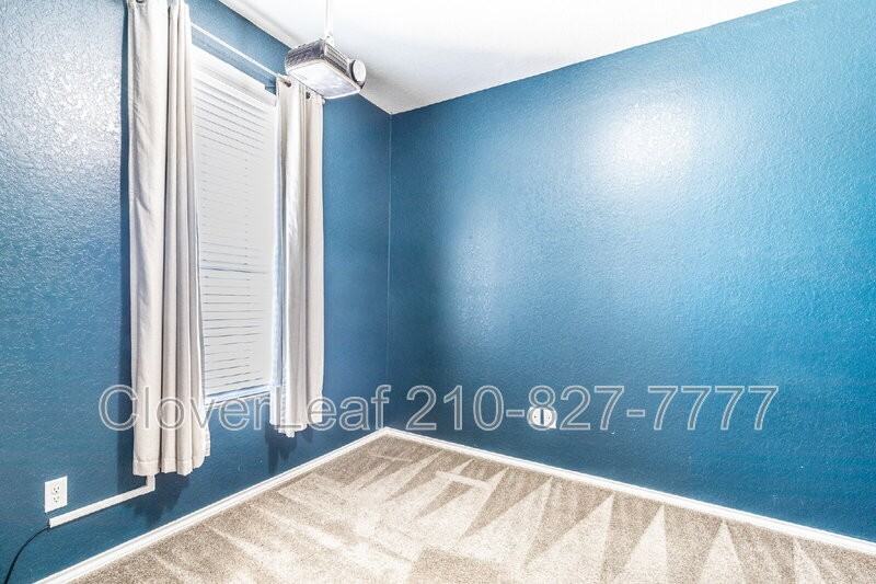 9528 Madison Crk - Photo 7 of 34