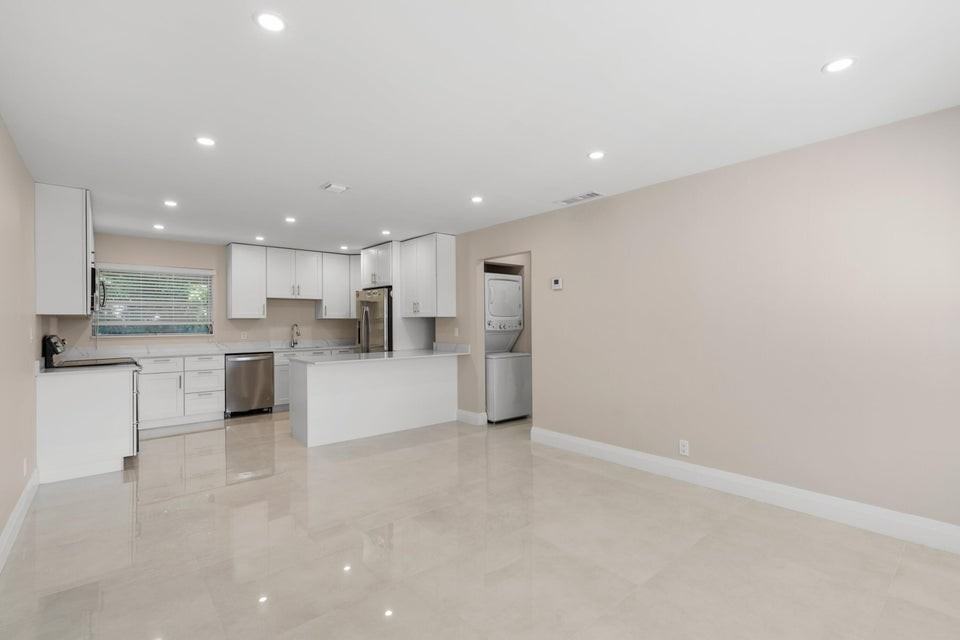 301 Southeast 12th Avenue - Photo 5 of 7