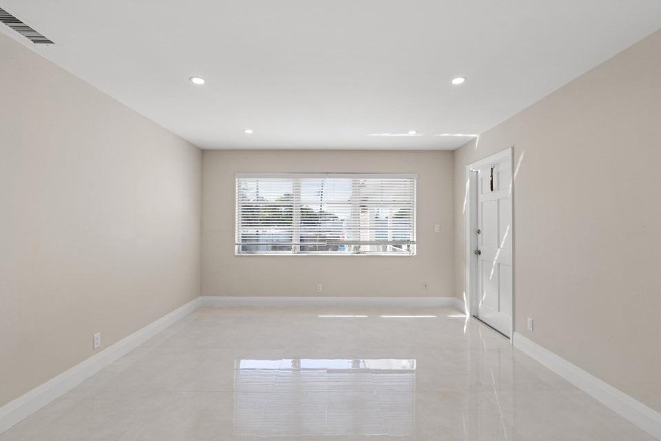 301 Southeast 12th Avenue - Photo 3 of 7