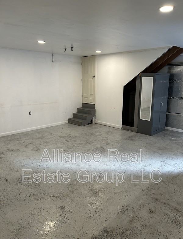 2110 S Sherman St - Photo 4 of 10