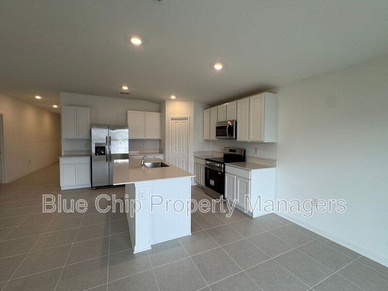 2279 Green Valley St - Photo 5 of 19