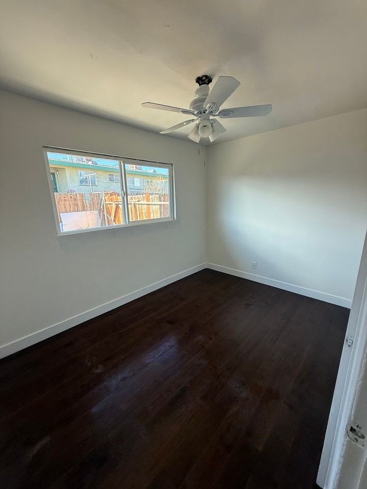 945 Carson St - Photo 4 of 10