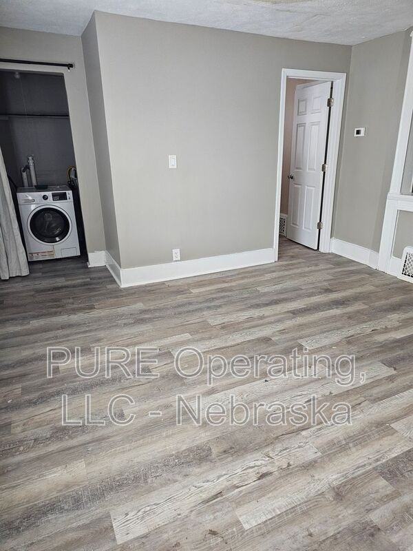 1115 William St #1 - Photo 3 of 33