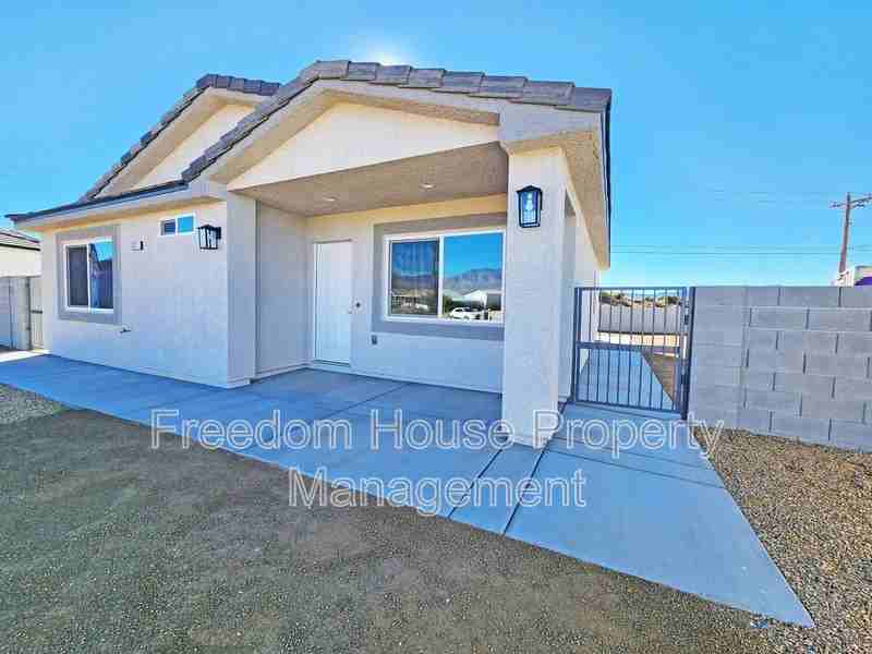 561 Valiant Ave - Photo 3 of 28