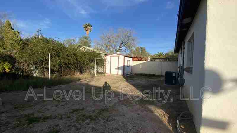 1414 N Jones Blvd - Photo 3 of 13