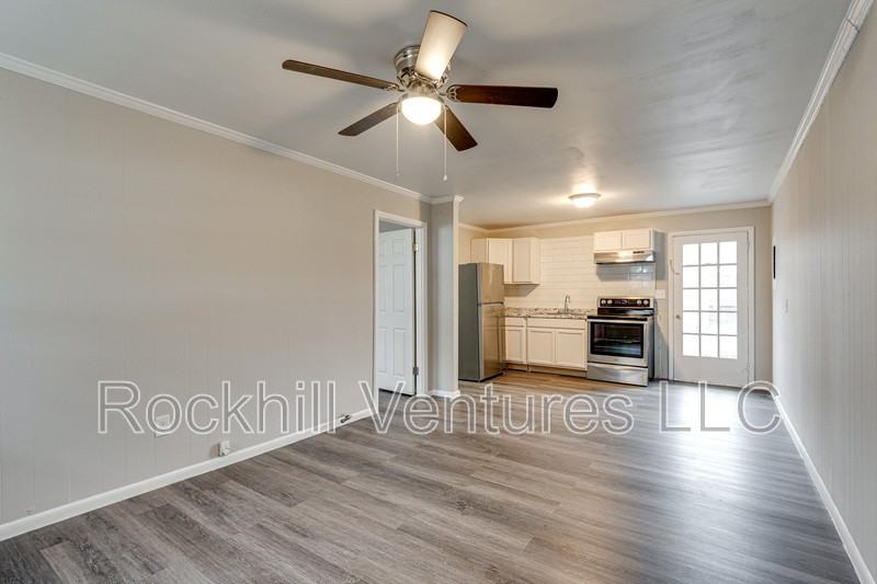 207 Napier St #2 - Photo 3 of 12