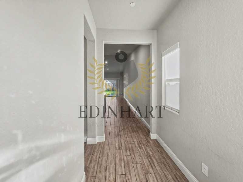 1132 S Simon St - Photo 3 of 19