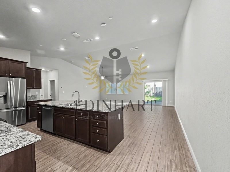 1132 S Simon St - Photo 4 of 19