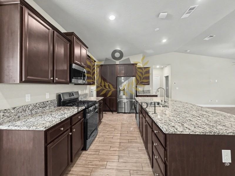 1132 S Simon St - Photo 5 of 19