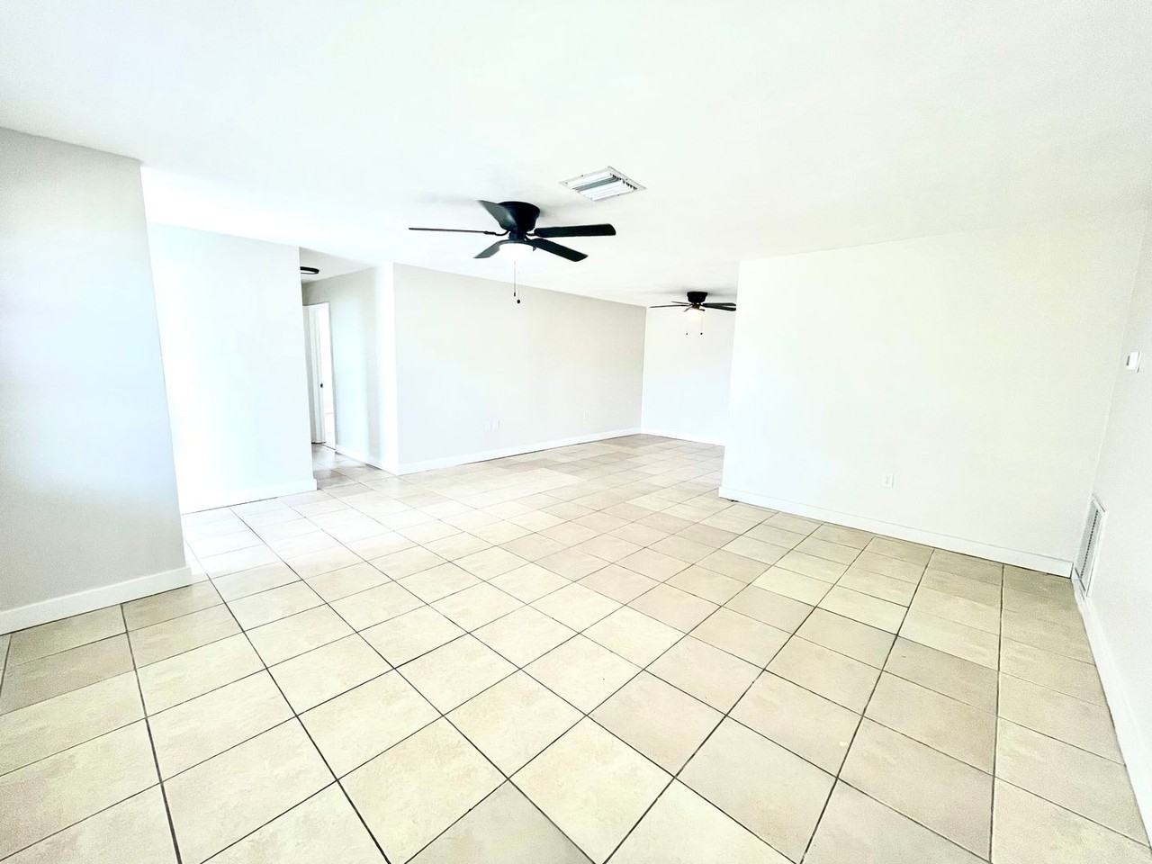 102 S Jefferson St - Photo 4 of 17