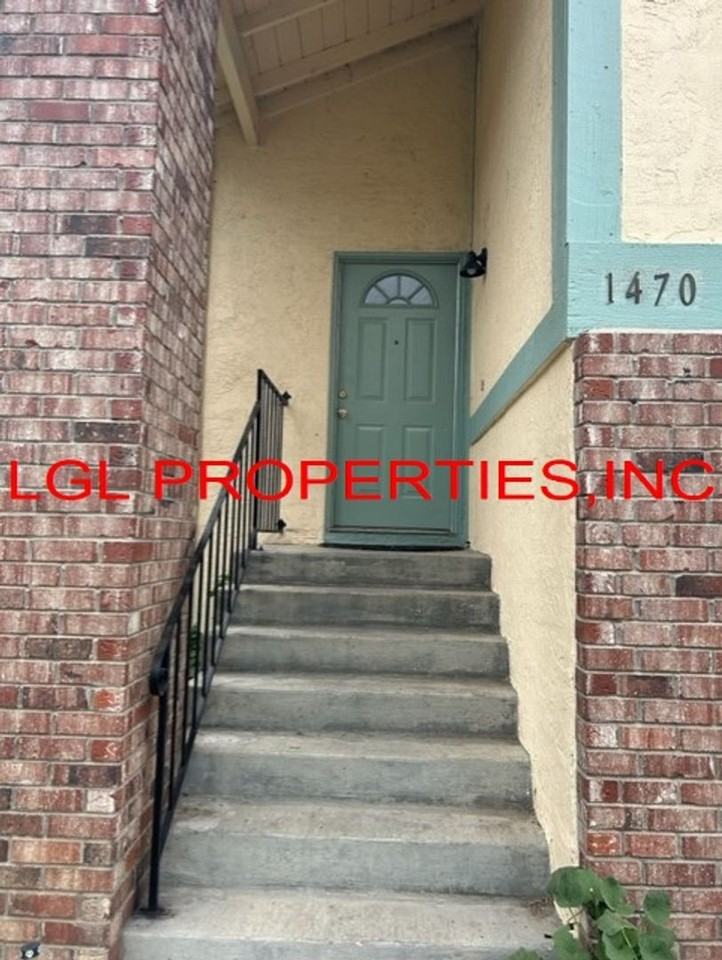 1470 Pebblewood Dr - Photo 3 of 42