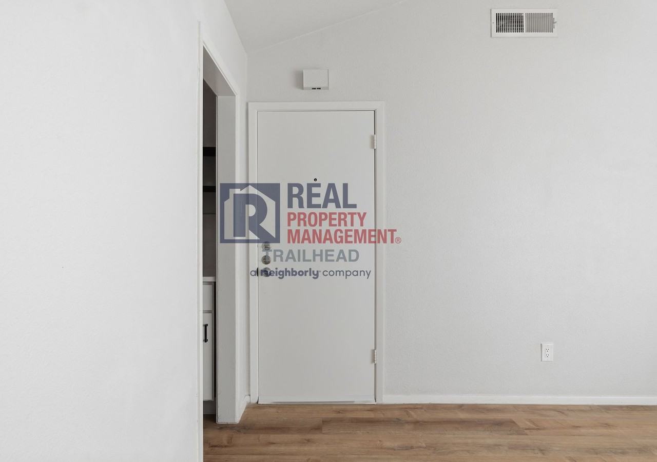 3562 W 4th St #W - Photo 4 of 24