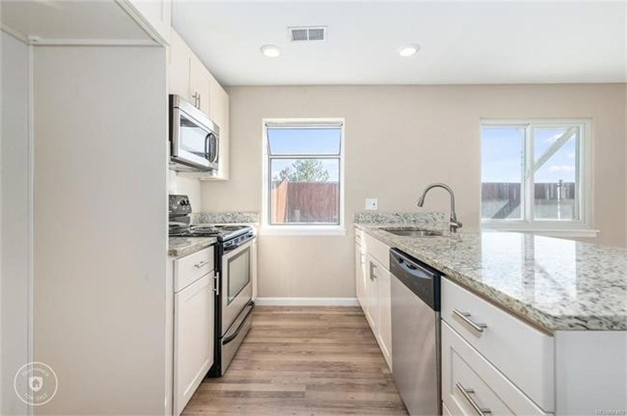 12536 Forest Dr - Photo 2 of 17