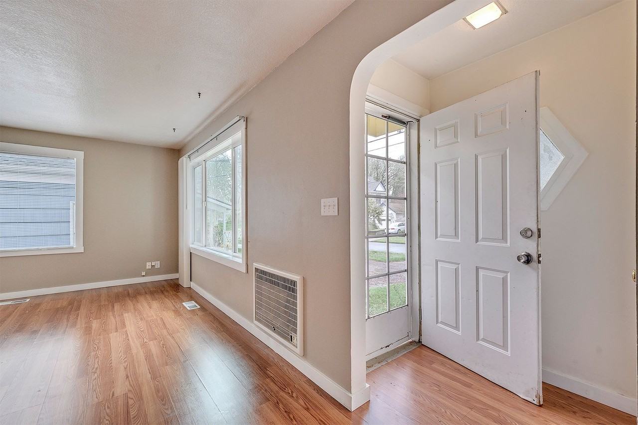 2323 18th Ave - Photo 2 of 28