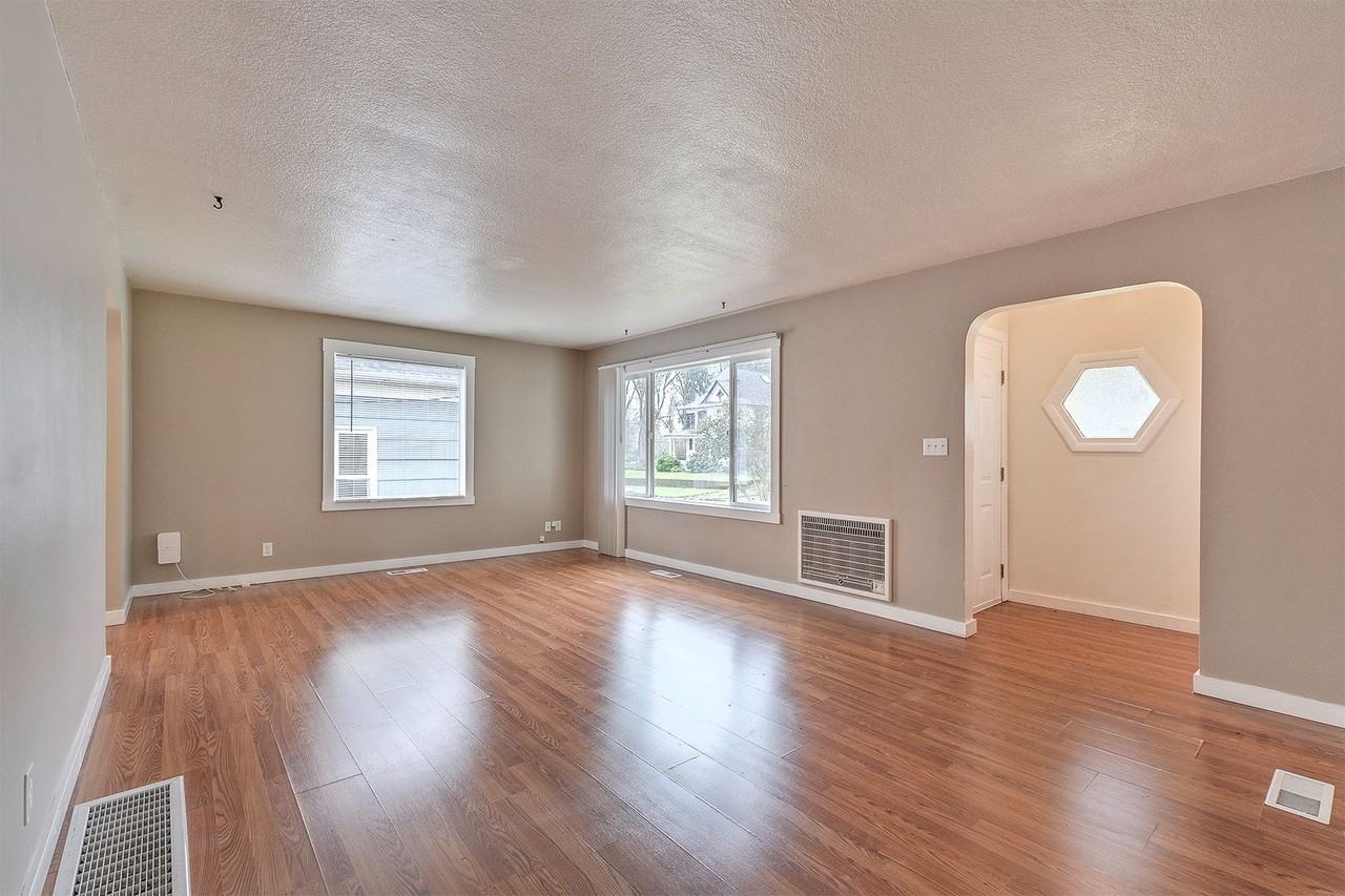 2323 18th Ave - Photo 3 of 28