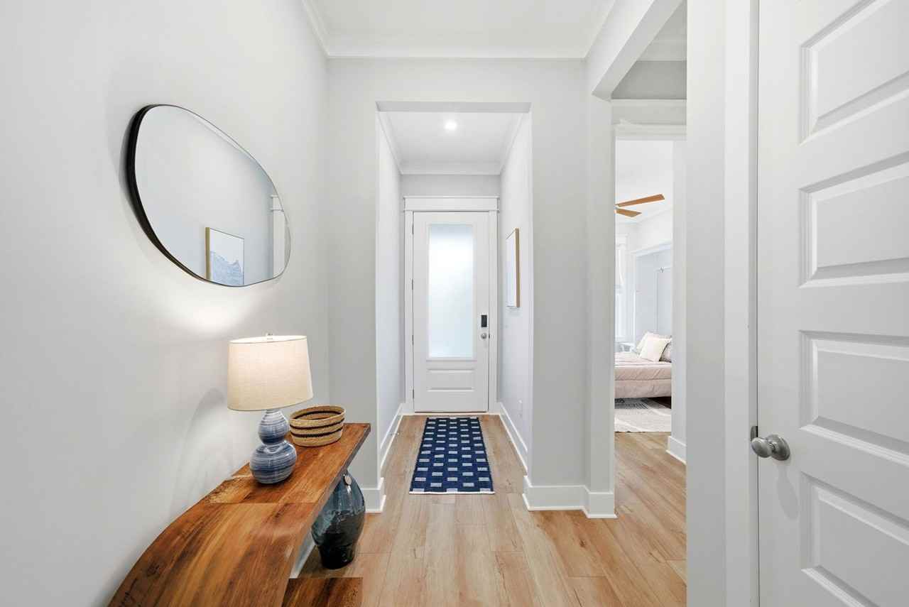 323 Suwannee Dr - Photo 3 of 42