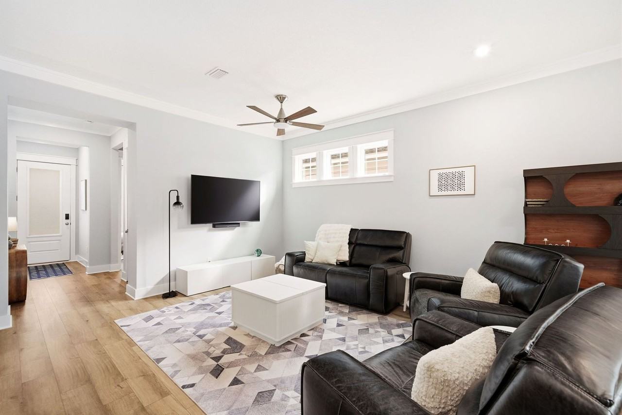 323 Suwannee Dr - Photo 5 of 42